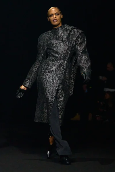 Look 28